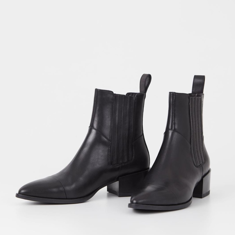 New Vagabond Marja pointed toe ankle booties in black leather size 39 eu